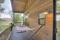 Chic Utah Getaway w/ Fireplace, Sauna & 2 Decks!