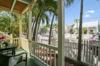 Paradise Place by AvantStay Key West Old Town Condo w Shared Pool