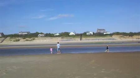 Peaceful, comfortable Cape Cod house close to the shore Отели в г. Истам