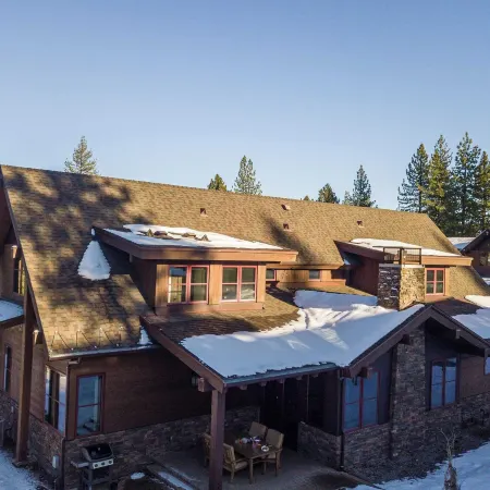 Maple by AvantStay Modern Mountain Home w Cozy Fire Pit 15 Mins Frm Northstar