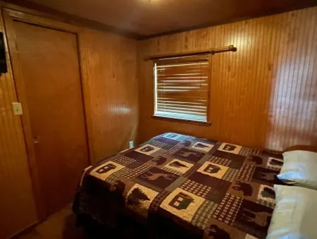 Cabin 11 at Tranquility Bay Resort Отели в г. Сабин Пэриш