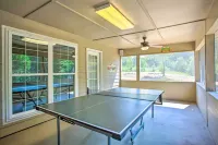 1/2 Mi to Lake Texoma: Home w/ Fire Pit & Grill! - 3 estrellas