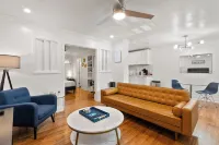 Chic 1BR Apartment in the Heart of Montrose, Walk to Restaurants and Bars