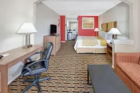 Days Inn & Suites by Wyndham Huntsville Hotels in Huntsville