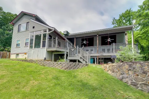 Deck and Stunning Mountain Views Gatlinburg Home! - spa