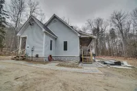 Peaceful Cavendish Retreat w/ Hot Tub & Fireplace! - Homestays