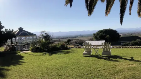 La Plume Boutique Hotel & Spa Отели рядом с достопримечательностью «Highgate Ostrich Show Farm»