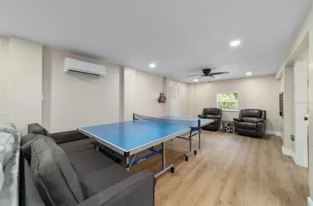 Multi Family waterfront house. Plenty of parking, close to springs.