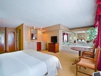 Holiday Inn Chicago NW Crystal LK Conv Ctr Hotels in Crystal Lake