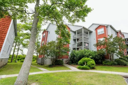 Sunset Seaker! Soundfront condo with Pool and great views!