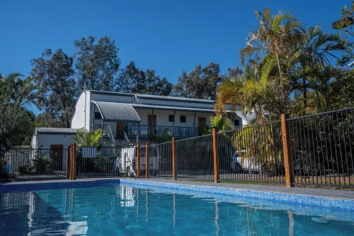 Novena Palms Motel