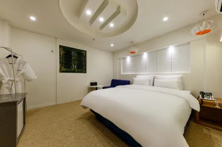 Cheonan Ikkeulim Hotel Amor Building Отели в г. Чхонан