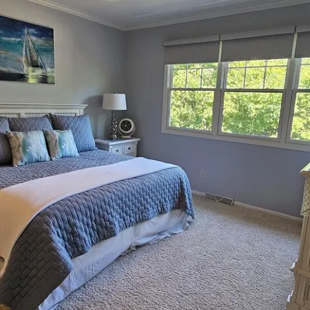 3-bedroom 3.5 bath condo in enchanting Saugatuck with AC, WiFi. Relax and unwind