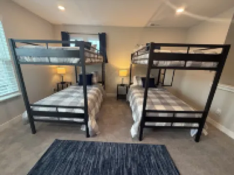 Rest & Rally Retreat – Your Game Day Getaway Just 5 Minutes from Grand Park!