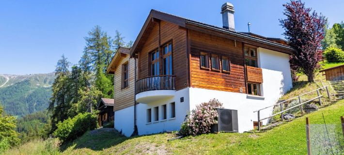 Chalet Lupin Hotels in Riddes