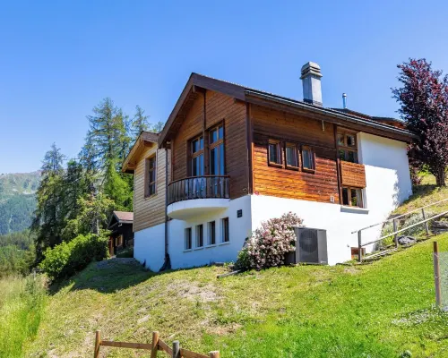 Chalet Lupin Hotels in Riddes