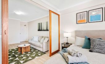 Spacious 1bdr Fast Wi-fi Near RAC Arena