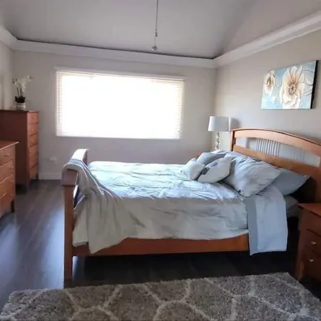 Lakefront 3 Bedroom house with breath taking views