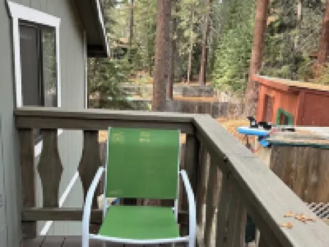 Quiet 1 Bdrm walk to beach & trails.  Close to ski areas. Hotels in Kings Beach