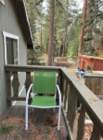 Quiet 1 Bdrm walk to beach & trails.  Close to ski areas.