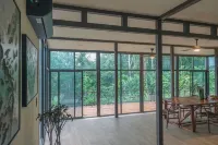 Maze Lodge Hotels in Carate