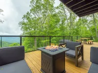 Moonshine Mtn Lodge ~ Stunning Mtn Views+Hot Tub+Gas Fire Table ~ Grill & WiFi! Hotels in Yancey County