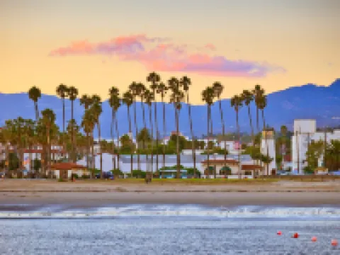 Garden Cottage - Miramar Beach with Shared Deck Hotels in Montecito