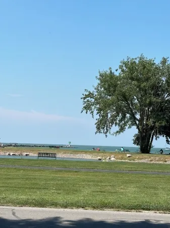 Cozy and close to downtown Port Clinton, Jet Express to Put-In-Bay and fishing!