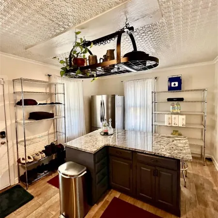 Cozy loft apartment in Stockade district walk to restaurants & bars AC & WiFi