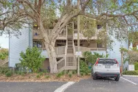 Treetop Beach Condo Sleeps 7!
