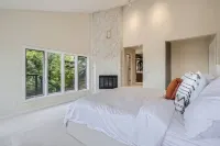 Cozy Holiday Retreat in Boulder w/ Steam Room, Fireplace & Mountain Views