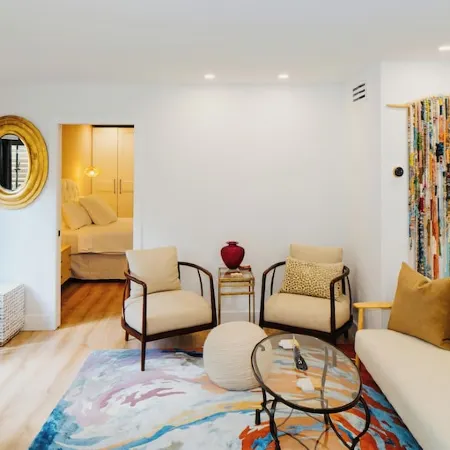 Coastal Chic 1BR Retreat – Walk to Jupiter Beach!