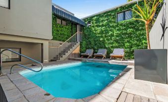 Antrim House by Totalstay