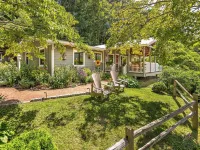 QUAINT MOUNTAIN COTTAGE-BREATH TAKING VIEWS-1.5 MILES TO DOWNTOWN WAYNESVILLE