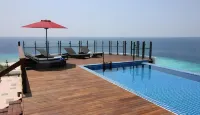Ranthari Hotel and Spa, Ukulhas Maldives - Beach