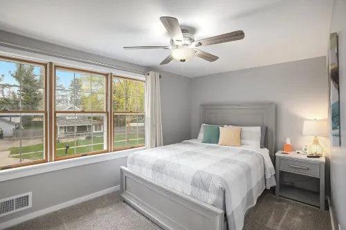 Luxury 3 bedroom waterfront home with indoor hot tub, sauna, paddle boat & kayak