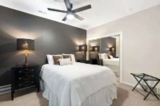 Spacious Log Cabin for 16+ at ThePinecrestChalet Hot tubs, air hockey, fireplace