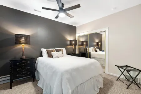 Spacious Log Cabin for 16+ at ThePinecrestChalet Hot tubs, air hockey, fireplace