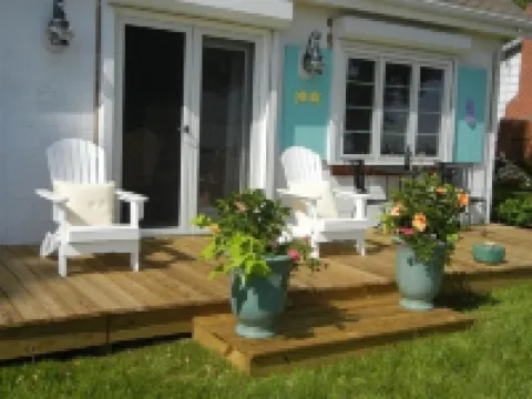 Beach Cottage - James River - Ferry End Cottages - Jamestown & Williamsburg