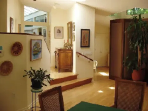 A Spacious Treetops Reunion/ Retreat/Event Venue! Sleeps 10-12. Seasonal Pool!