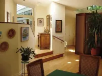 A TREETOPS Retreat! Sleeps 10-12, perfect for large gatherings. Seasonal POOL!