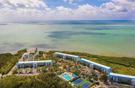 Chic Coastal Retreat with Pool, Marina, Beach Access & Resort-Style Amenities Отели в г. Тавернье