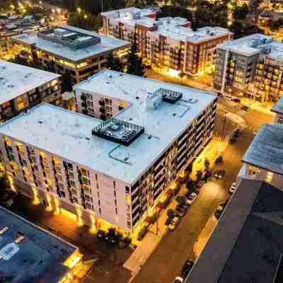 広々と開放的なコーナーロフト - 92歩行スコア Hotel Exterior