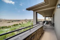 Golf Course Views & Private Deck: Mesquite Condo! - breakfast