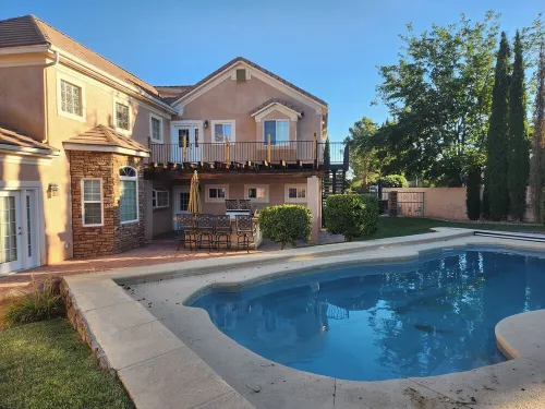 4-bedroom house with Pool, WiFi and AC close to Lake Powell and Antelope Canyon.