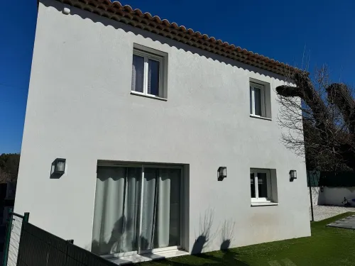 House with swimming pool in Provence near la sainte victoire Hotels in Fuveau