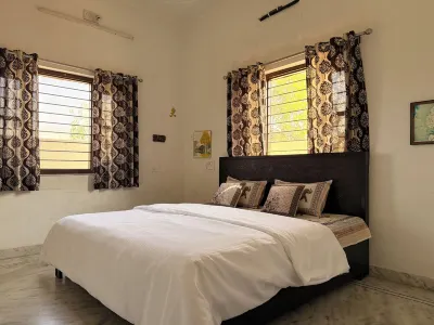 THE HARI VILLA: Charming 2-bedroom villa with AC, WiFi in enchanting Udaipur Hotel a 