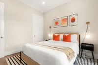 Lux Home with Free Parking & Private Rooftop Minutes to NYC & Metlife Stadium! - Homestays
