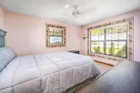 Private Lake View House Rental close to wonderful Big Bass Grill restaurant