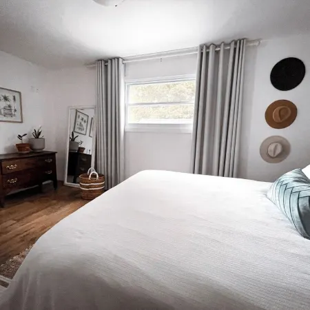 2 BATHROOM Executive Cottage with Office
